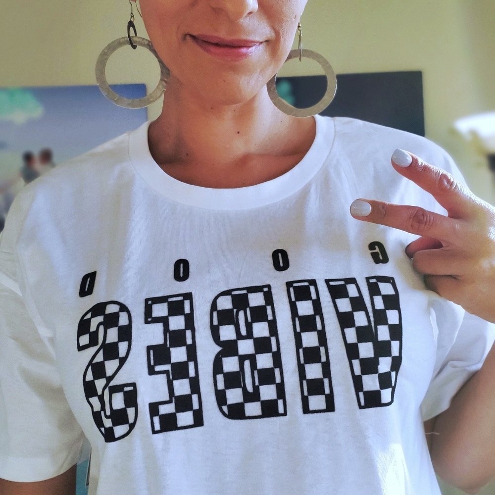 White crop top t-shirt Good Vibes